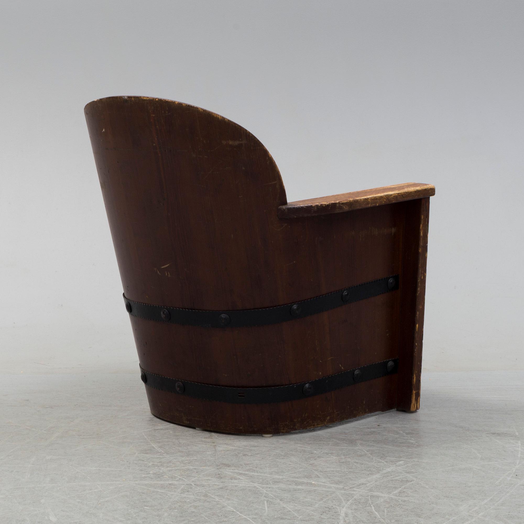 A 1930/40's easy chair.