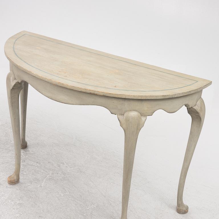 Halvmånebord, sent 1800-tal. Senbarockstil.