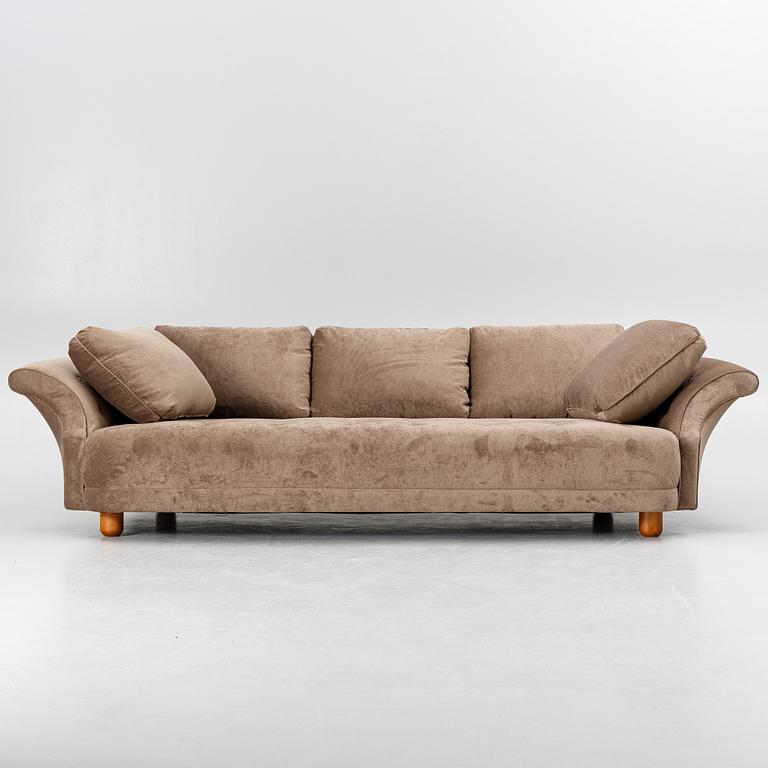 Josef Frank, a 'Liljevalchs sofa', Svenskt Tenn, 2000s.