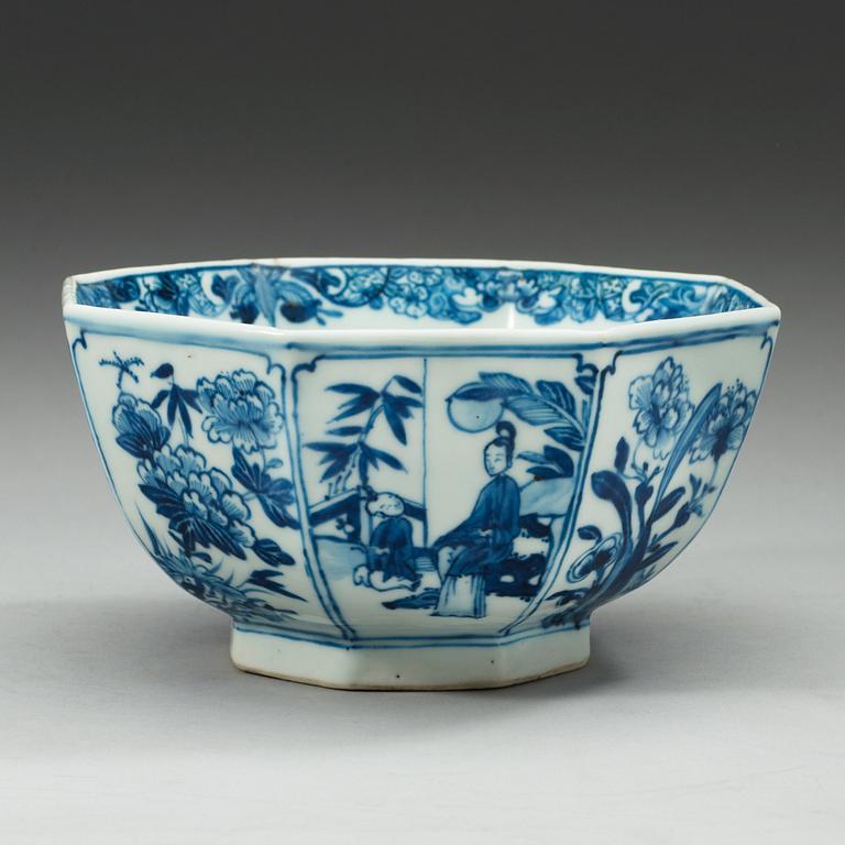 A blue and white bowl, Qing dynasty, Qianlong (1736-95).