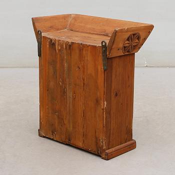 HÄNGSKÅP, allmoge, 1700-/1800-tal.