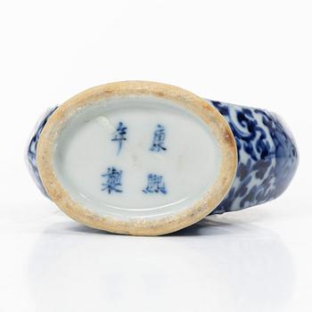 Pilgrimskrus, porslin, Kina, qing dynastin, 1800-tal.