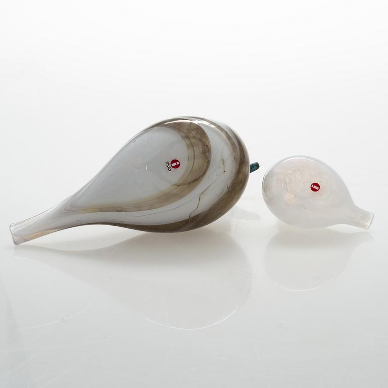 OIVA TOIKKA, Two glass birds, incl Annual bird 2006, both signed O. Toikka, Nuutajärvi.