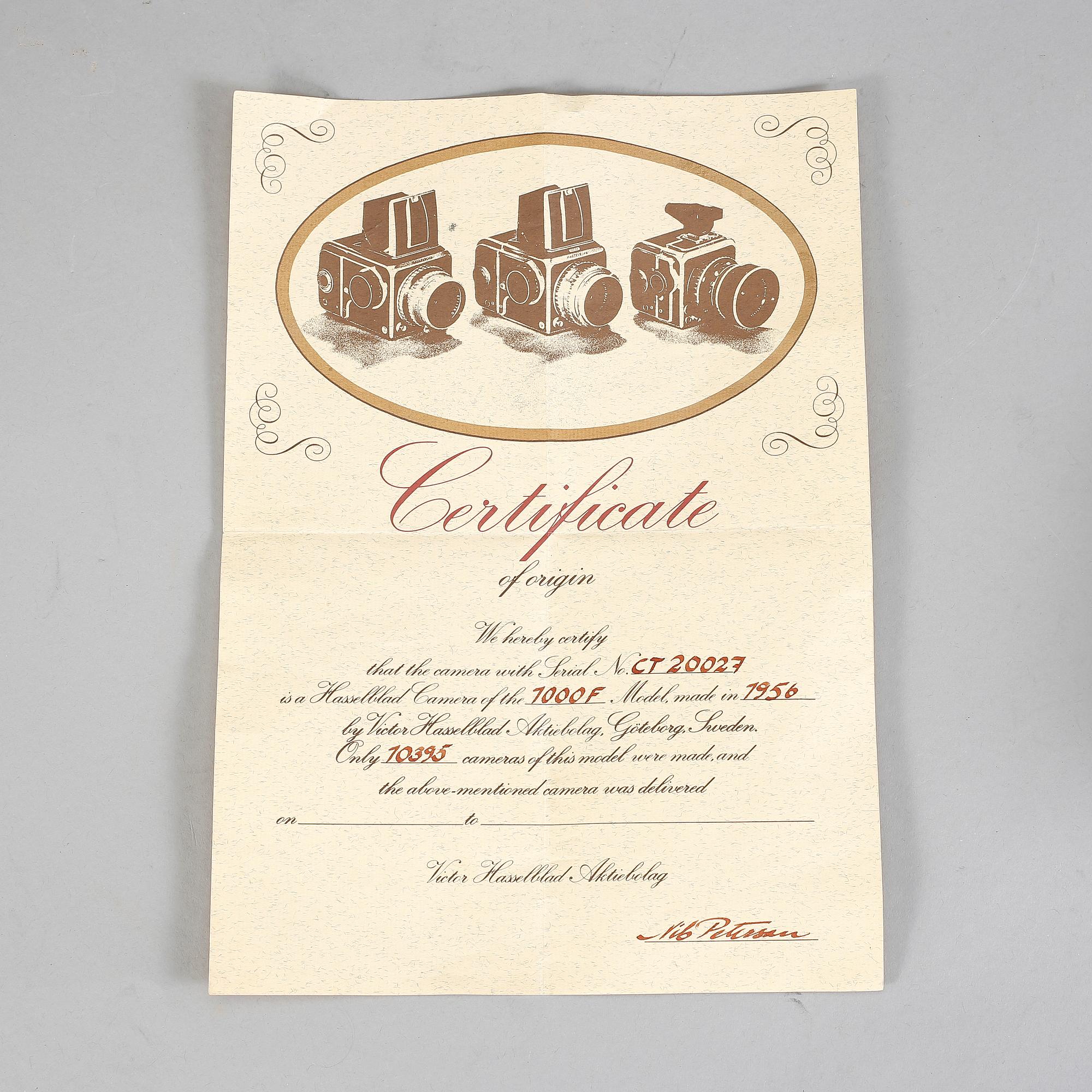 KAMERA, Hasselblad med tillbehör, modell 1000F, nr CT20027, Tillverkad 1956.