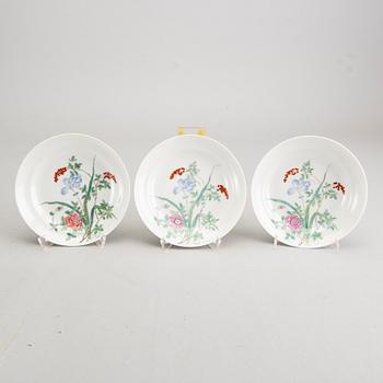 TALLRIKAR, 3 st, porslin, Kina, 1900-tal.