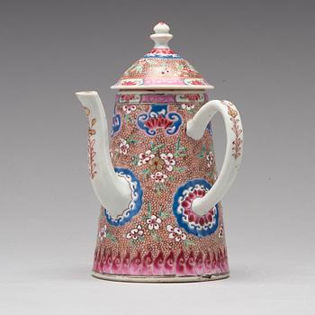 KAFFEKANNA med LOCK, porslin. Qingdynastin, Yongzheng (1723-35).