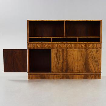 CARL MALMSTEN, bokhylla, valnöt med intarsia, Åtvidabergs Industrier ca 1934.