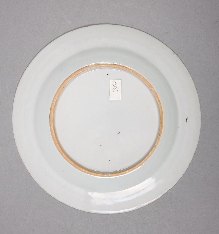 TEKOPPAR MED FAT, 4 st samt ASSIETTER, 2 st, porslin, Kina, 1700-1800-tal.