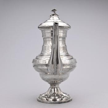 KAFFEKANNA, silver, Carl Nyström Stockholm 1850. Total vikt ca 950 gram.