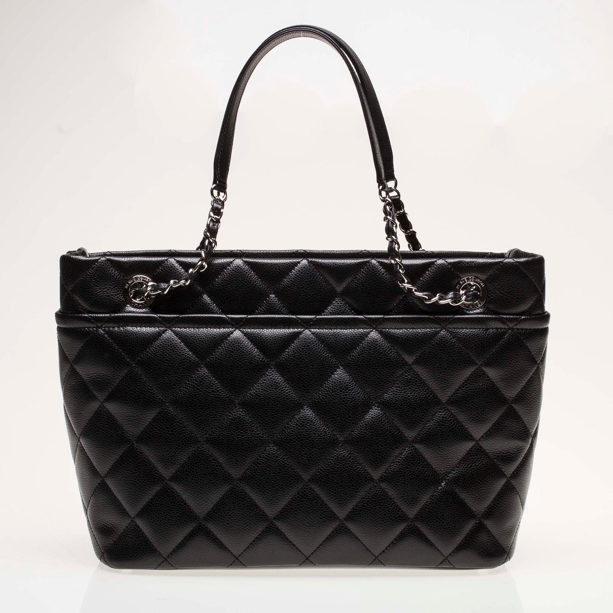 VÄSKA, "Timeless Shopping Tote", Chanel.