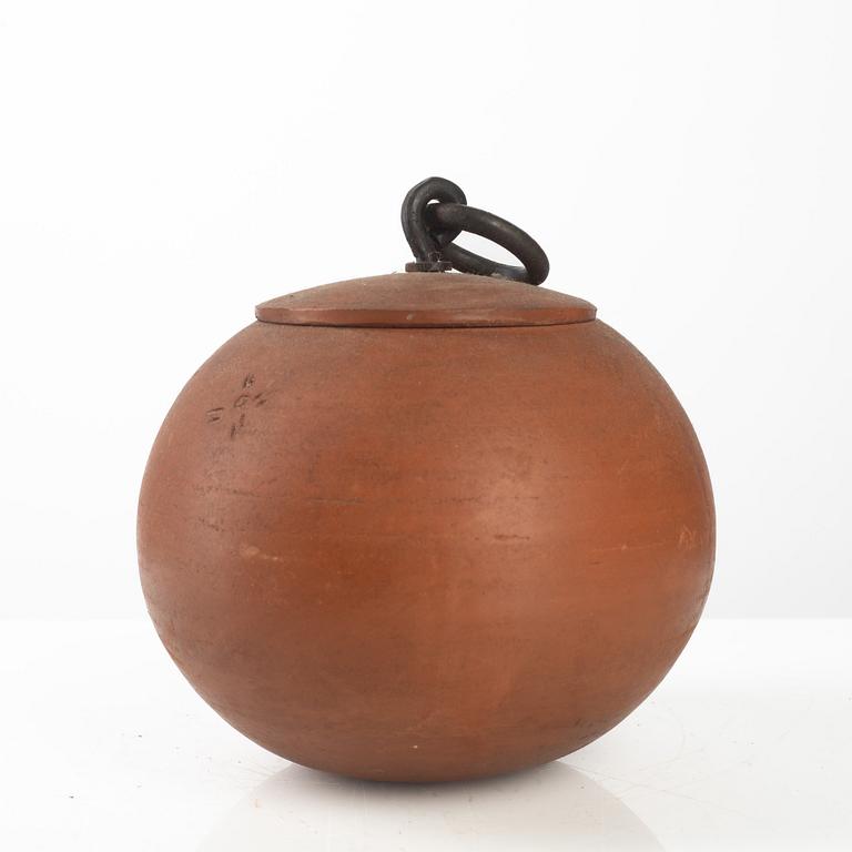 Anja Notini, an urn with cover, own workshop, Saltsjö-Boo.