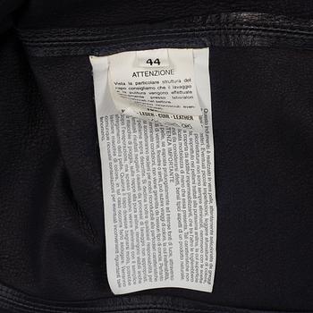 A leather jacket by Blumarine, in size 44(IT).