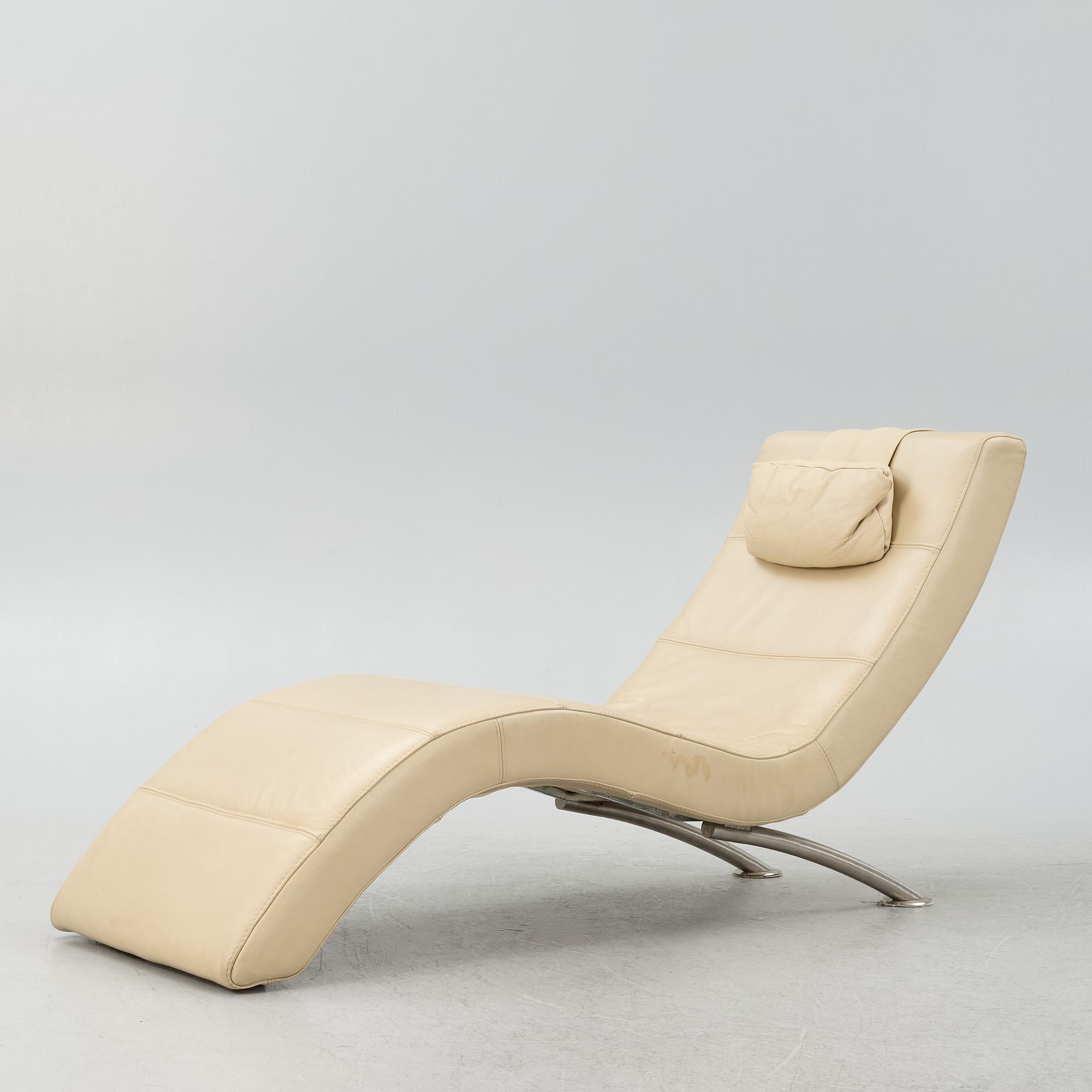 A reclininger, Neiser, contemporary.