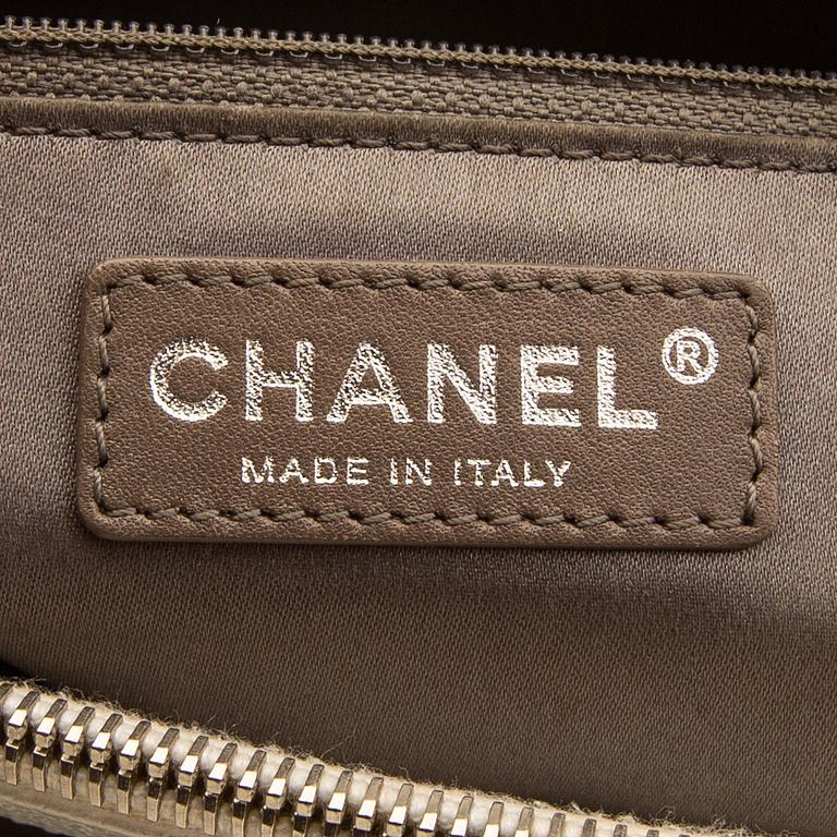 A Chanel bag "Grand Shopping Tote Bag".