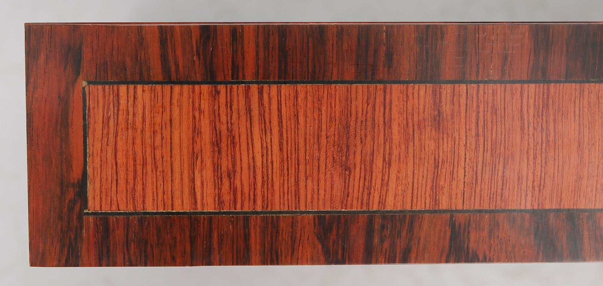 VITRINSKÅP, gustaviansk stil, 1900-talets mitt.