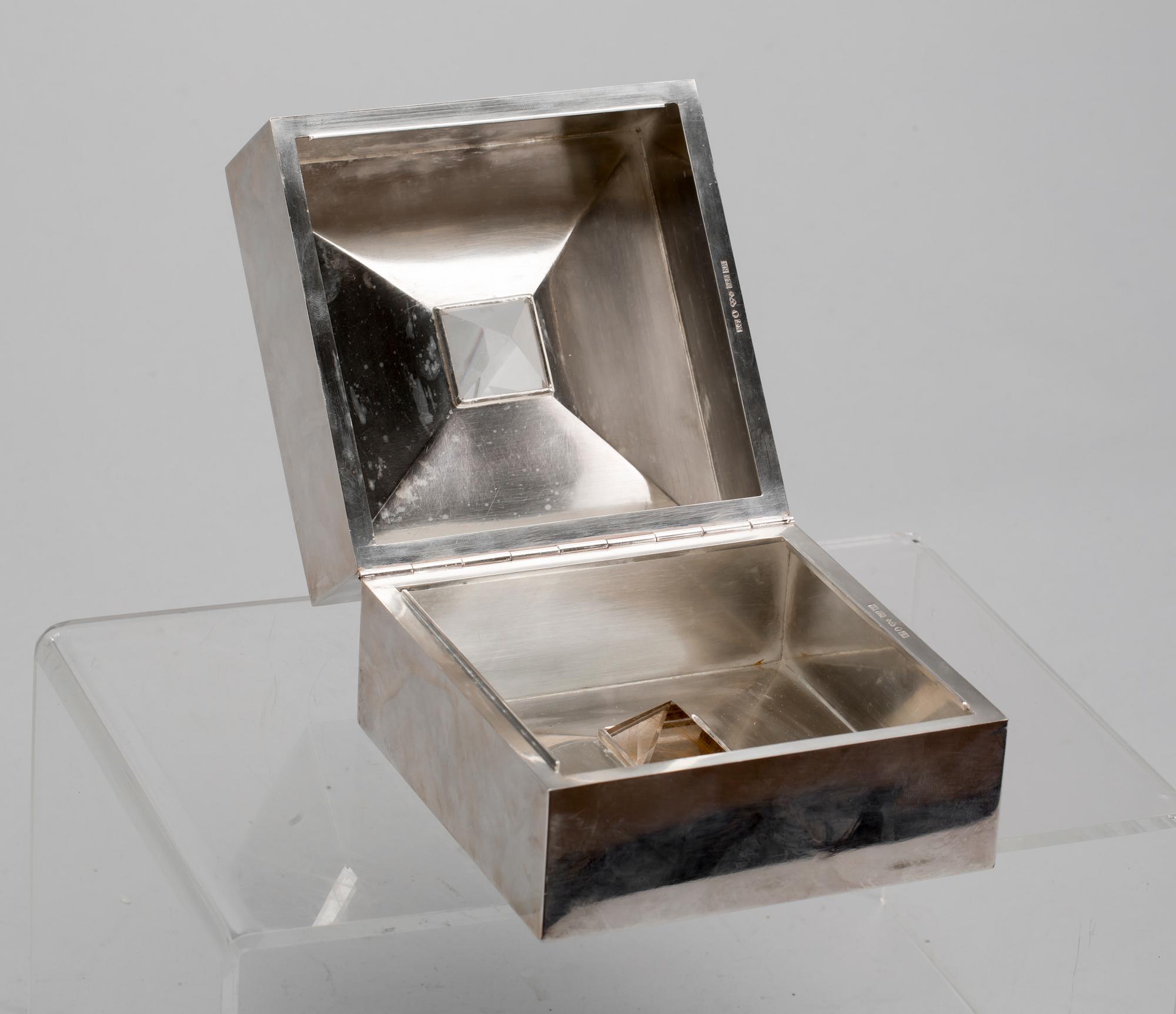 DOSA, silver, Konstfackskolan, Stockholm, 1987. Vikt ca 650g.