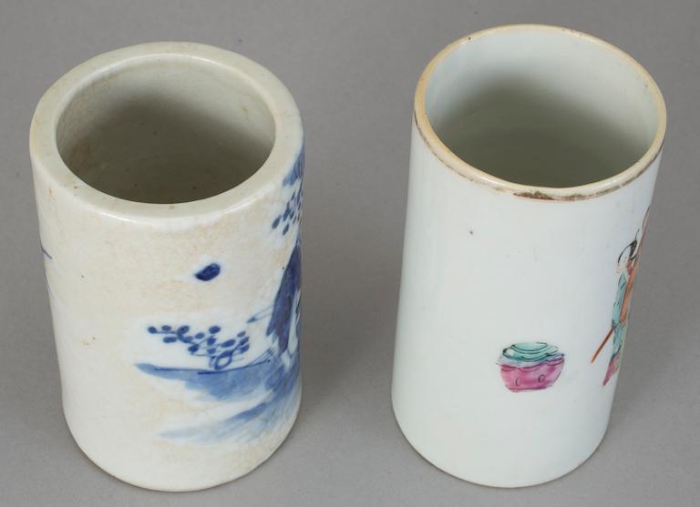 PENSELSTÄLL, 2 st, porslin, Kina, 1900-tal.