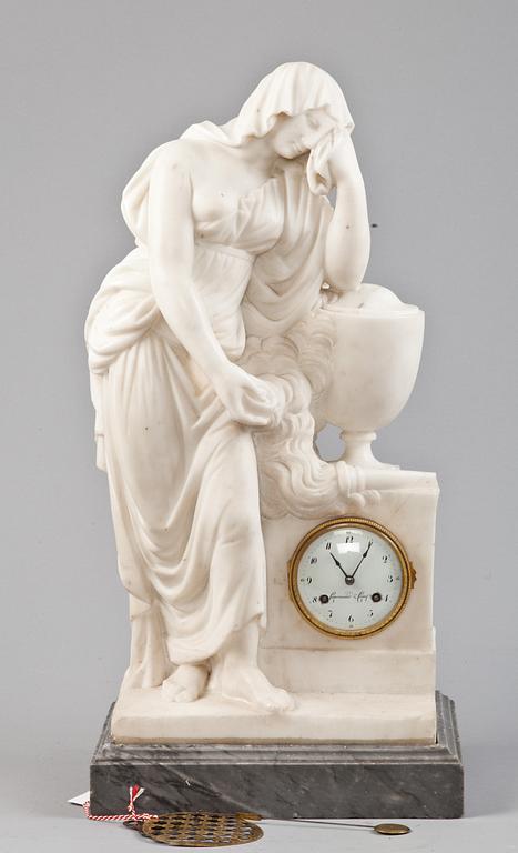BORDSPENDYL, 1800-tal. Märkt Courvoisier Comp.
