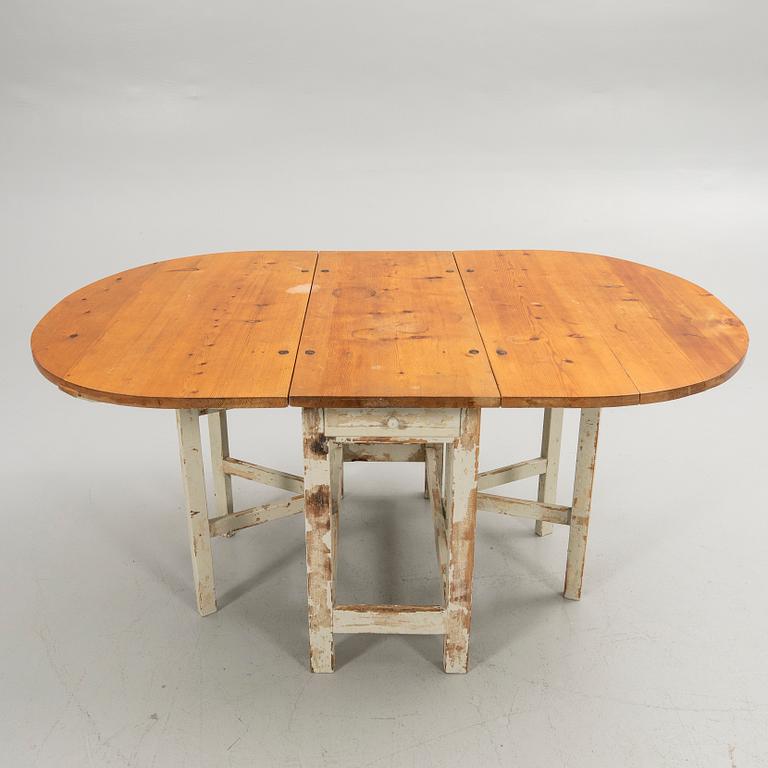 Drop-leaf table, 19th century.