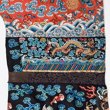 An embroidered silk robe, Qing dynasty, 19th Century.