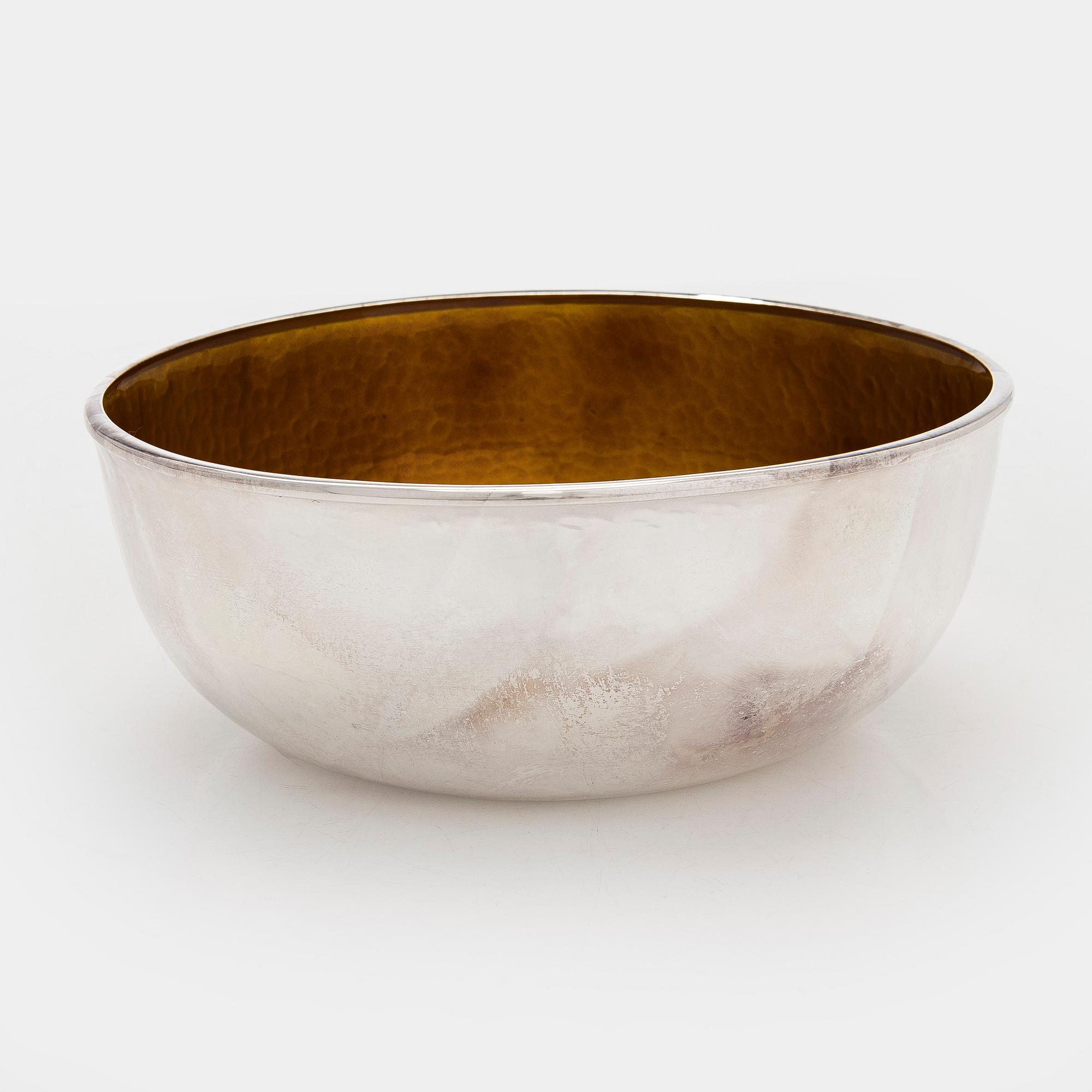 A. Tillander, skål, sterlingsilver och emalj. Helsingfors 2005.