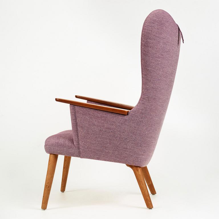 Hans J. Wegner, fåtölj, "Mama bear", modell AP27, AP-stolen, Danmark 1950-60-tal.