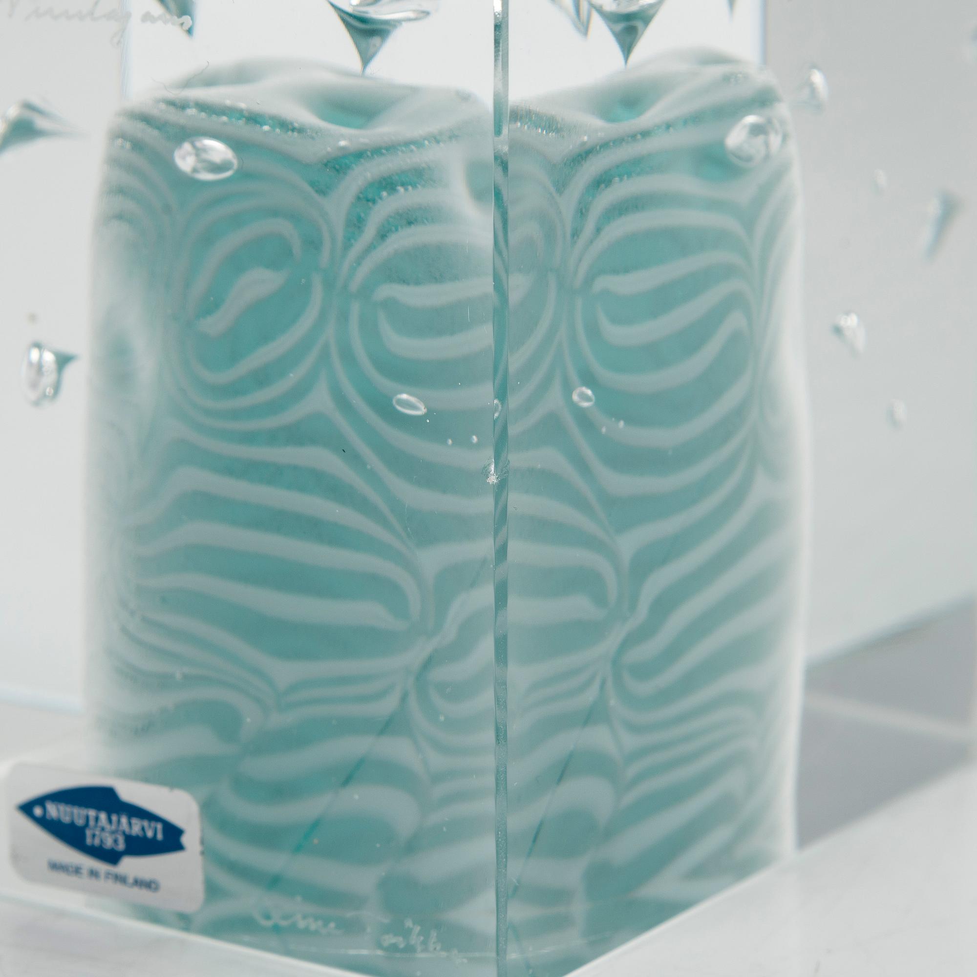 Oiva Toikka, lasikuutio, signeerattu Oiva Toikka, Nuutajärvi, numeroitu 208.