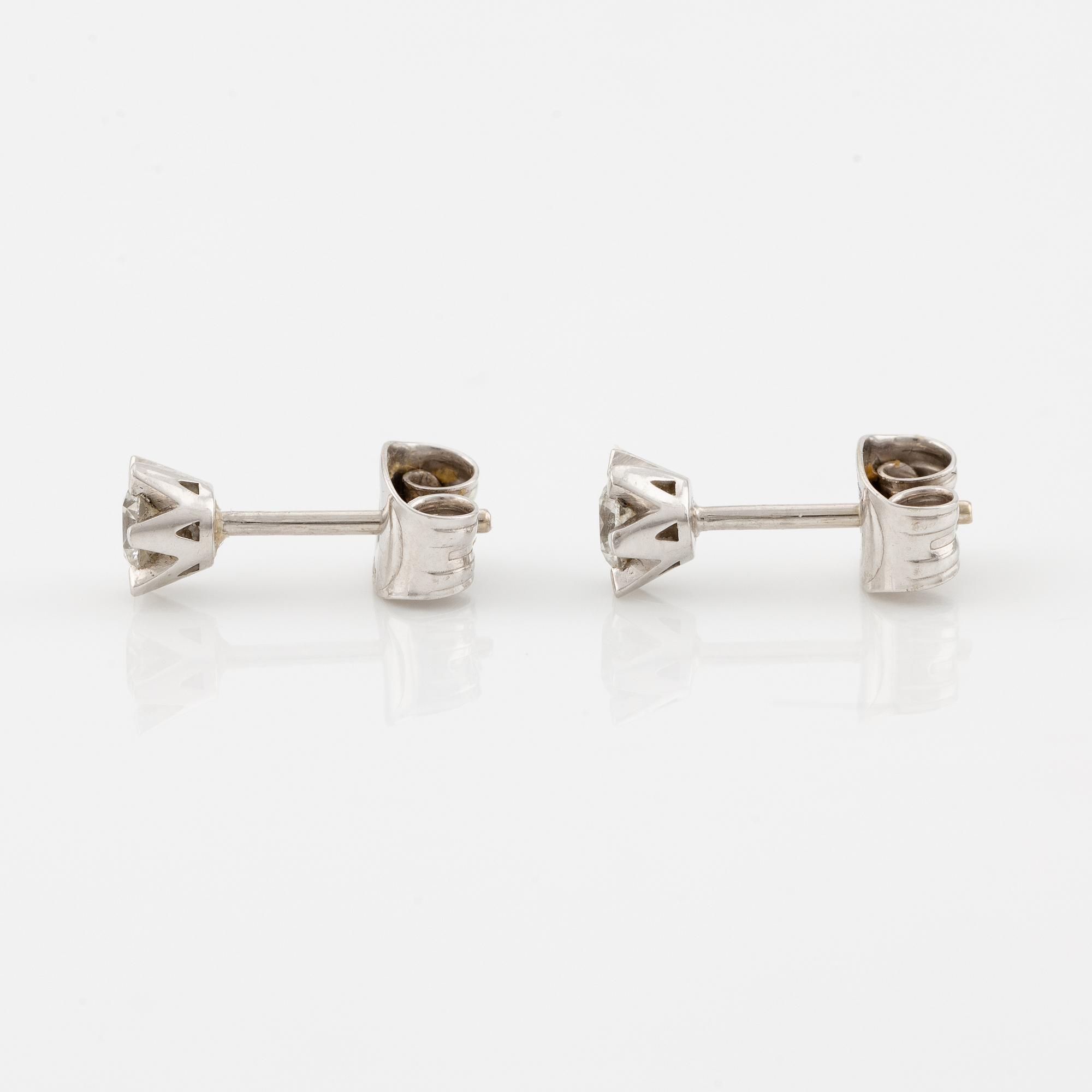 Örhängen, ett par, 18K vitguld med små briljantslipade diamanter.