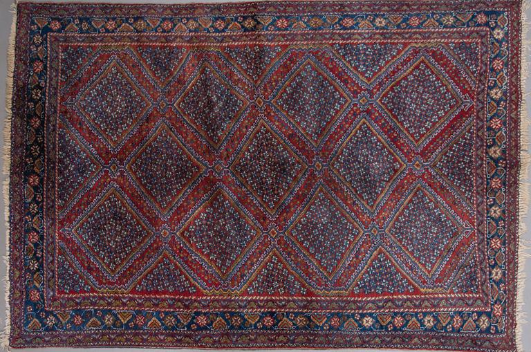 MATTA, afshar. Ca 245x169 cm.