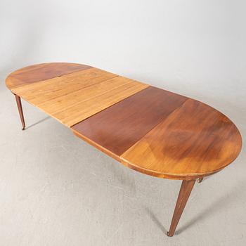 Dining table, likely England, second half of the 19th century.