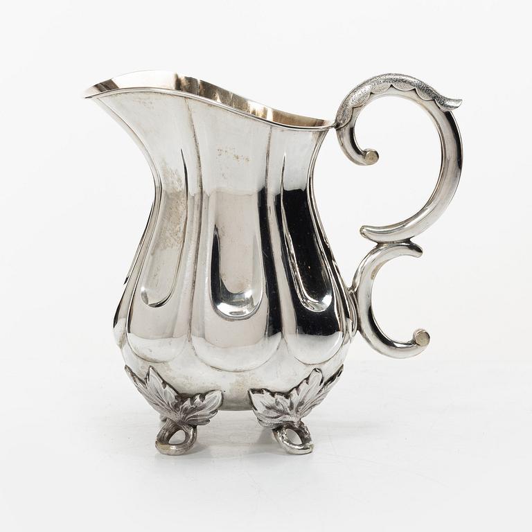 A Swedish silver milk jug, mark of A Bergengren, Lund 1943.