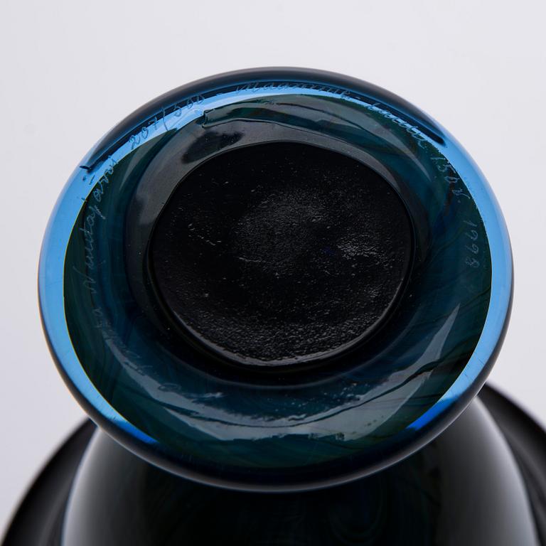 POKAL, glas, signerad O. Toikka, Nuutajärvi, "Maamme laulu 150 v." 207/500, 1998. Pro Arte.