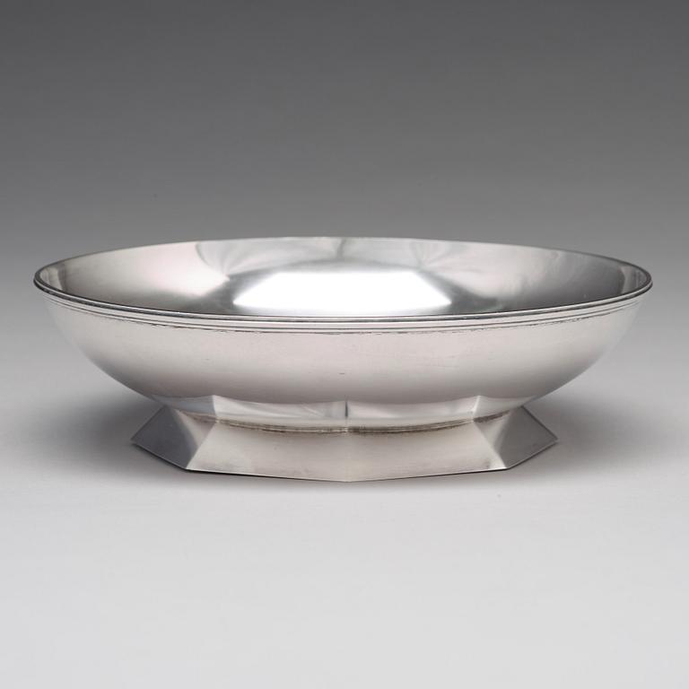 Wiwen Nilsson, a sterling bowl "The King's bowl" (Kungaskålen), Lund Sweden 1971.