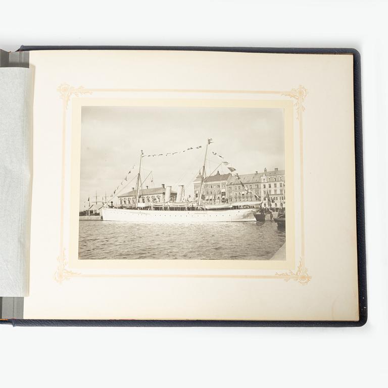Fest och vardag på Oscar II:s Drott, 1899.