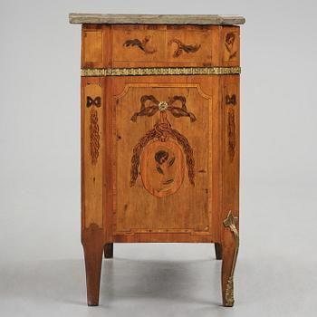 A Gustavian commod attributed to Jonas Hultsten (1773-94).