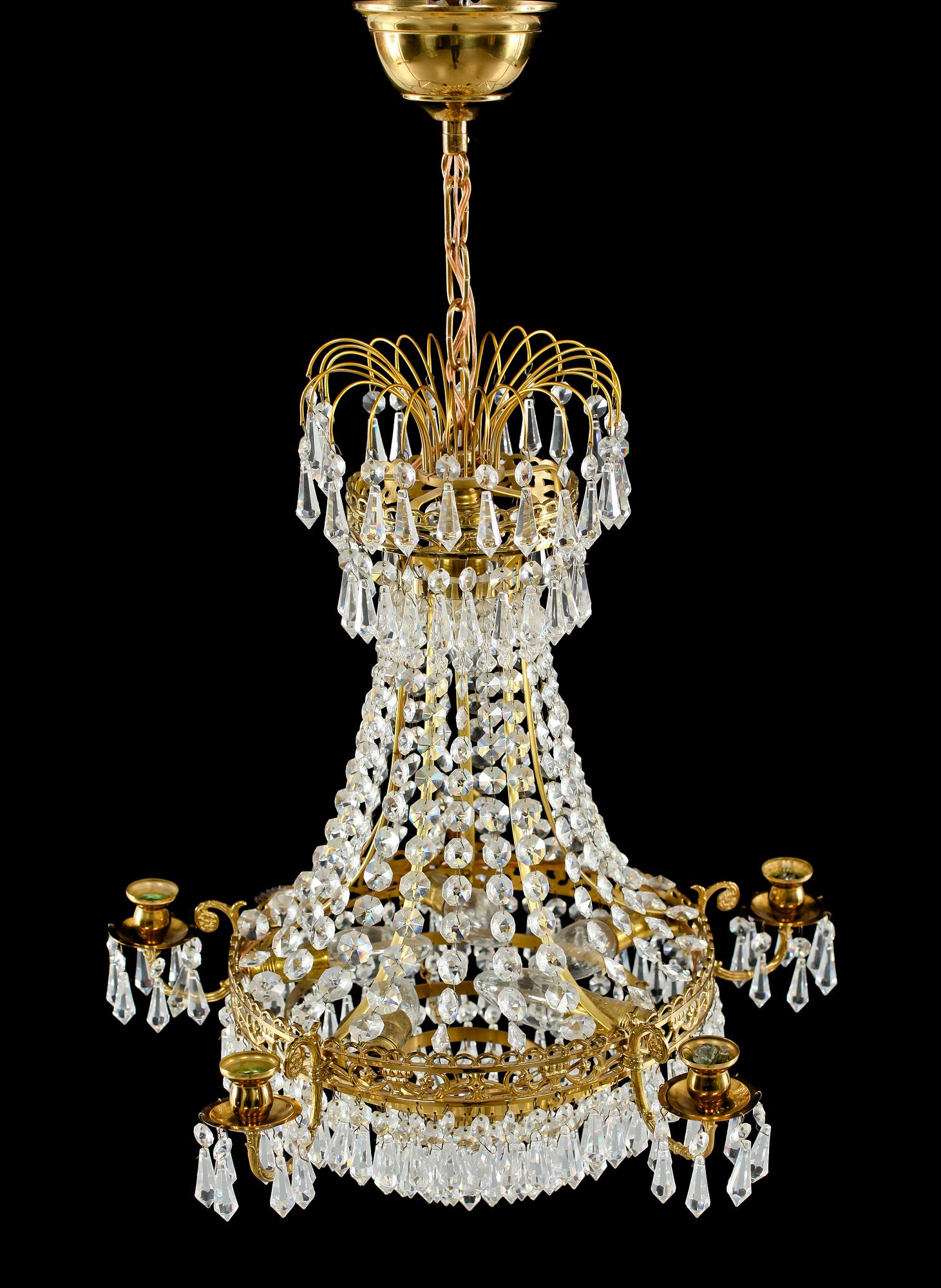 LJUSKRONA, gustaviansk stil, 1900-talets andra hälft. Höjd ca 55 cm.
