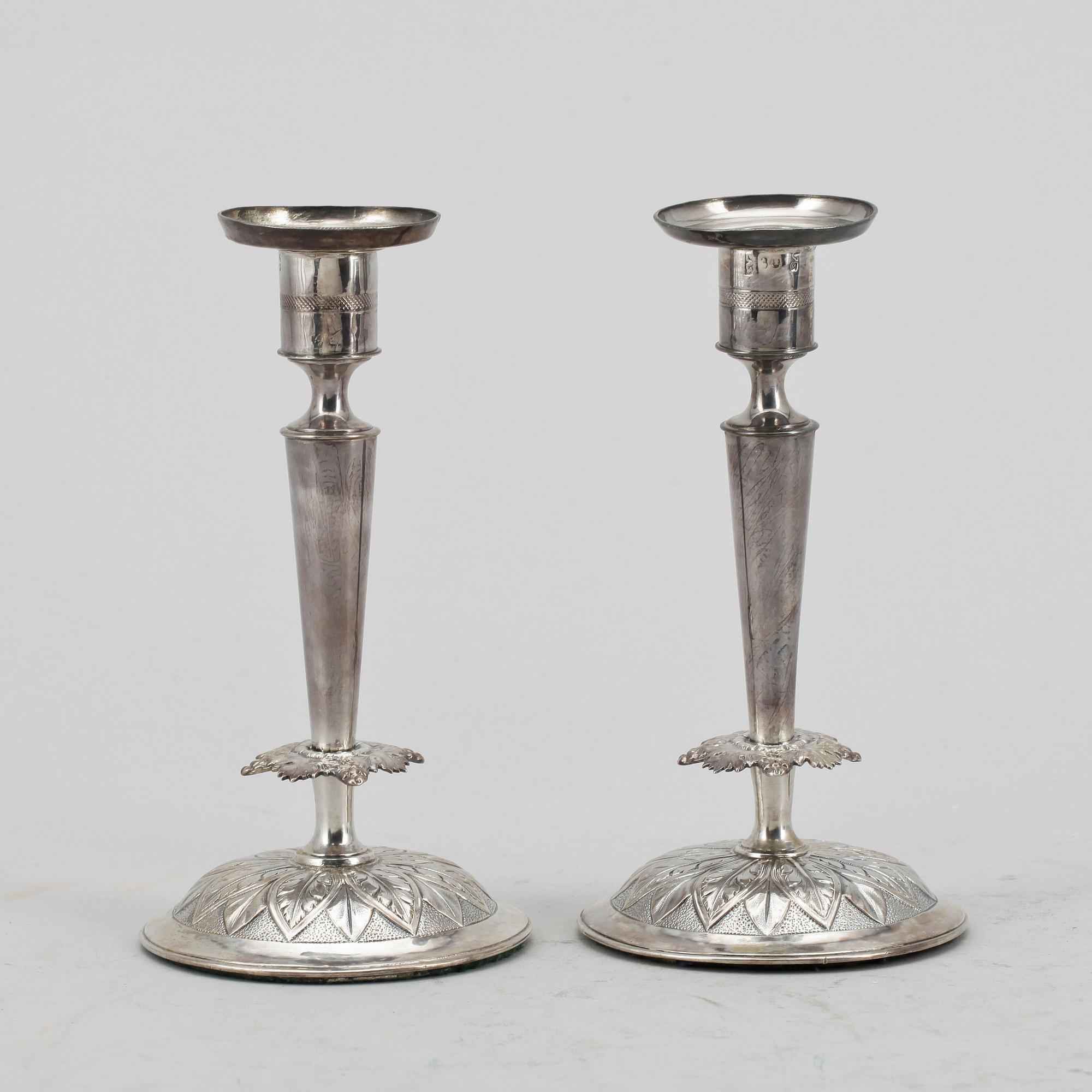 LJUSSTAKAR, ett par, silver, otydliga mästastämplar, Stockholm, 1827.