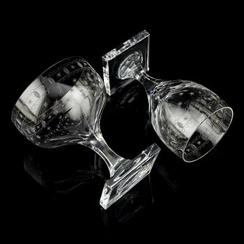 A 58-piece glasservice.