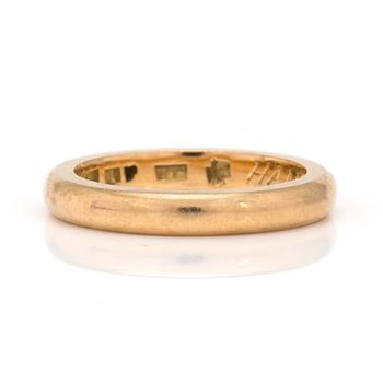 An 18K gold ring.