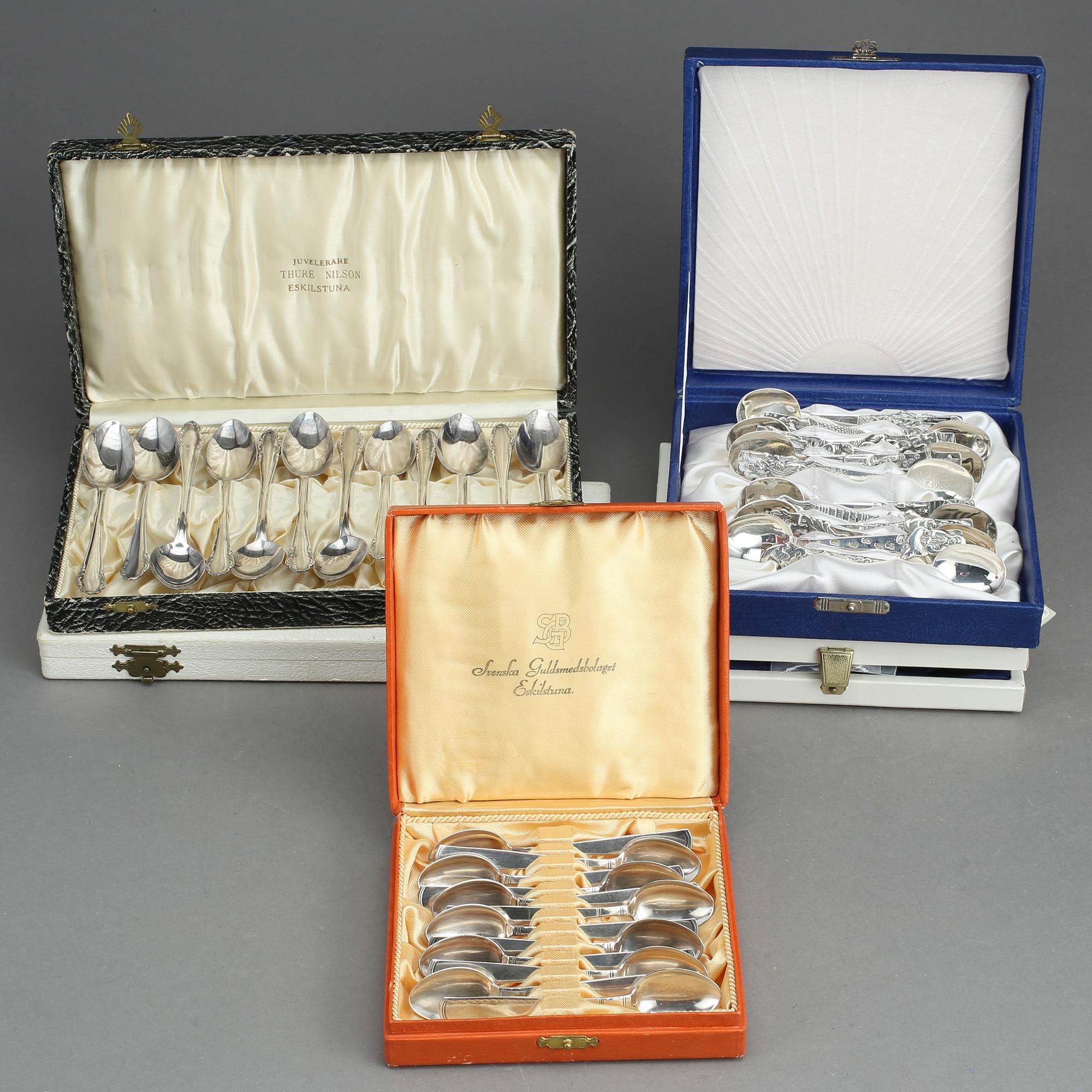 PARTI SILVER, 60 delar, inklusive 5 uppsättningar kaffeskedar, majoriteten Lidköping, mitten 1900-talets. Vikt ca 821 g.