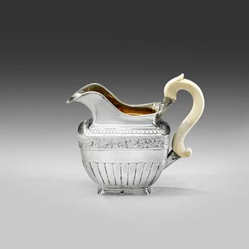 278. A RUSSIAN MILK JUG. РУССКИЙ МОЛОЧНИК.