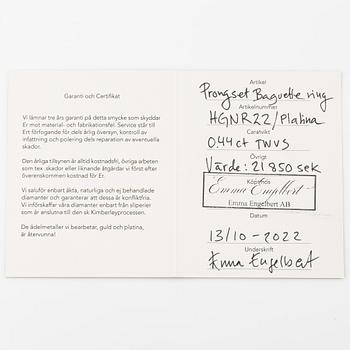 Ring platina med baguette- och runda briljantslipade diamanter, Emma Engelbert.