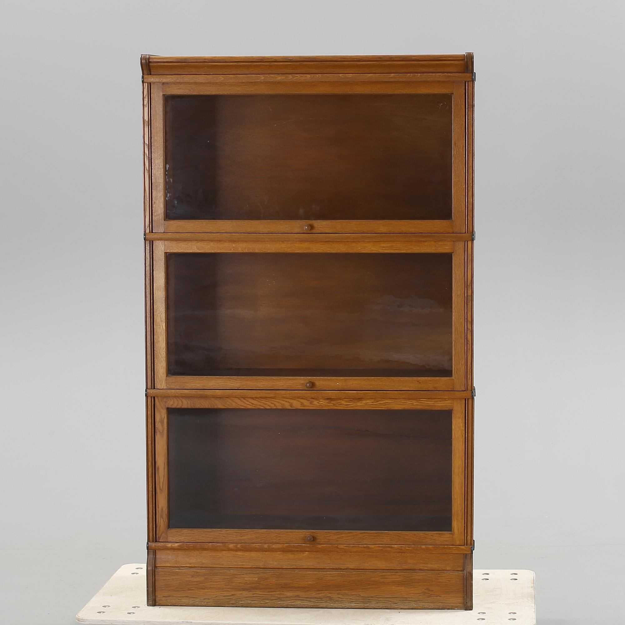 BOKSKÅP/LÄKARSKÅP, 1900-talets början.