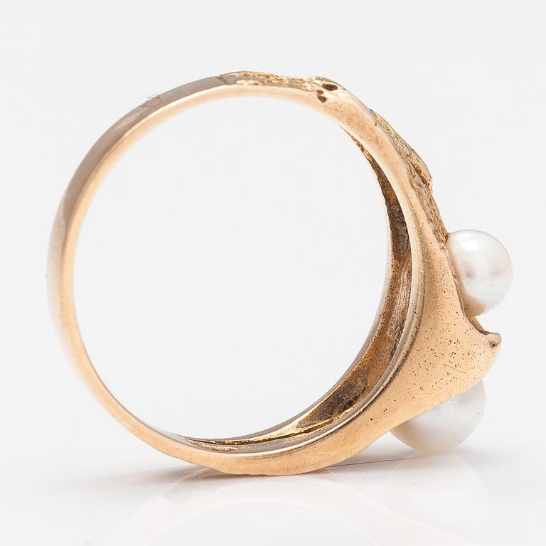 Björn Weckström, Ring "Viskning", 14K guld och odlade pärlor. Lapponia 1971.