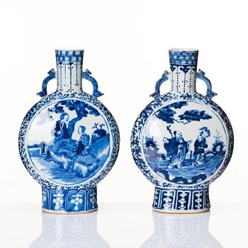 A matched pair of blue and white moon flasks, Qing dynasty, 19th century.