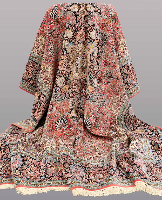 MATTA, Kashmir silke, ca 442 x 306 cm.