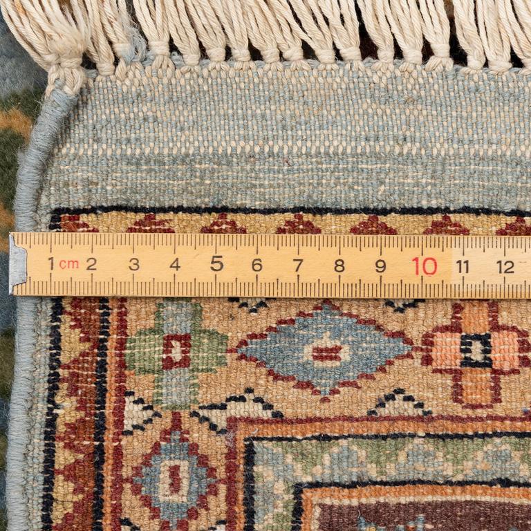 An oriental figural rug, c. 182 x 128 cm.
