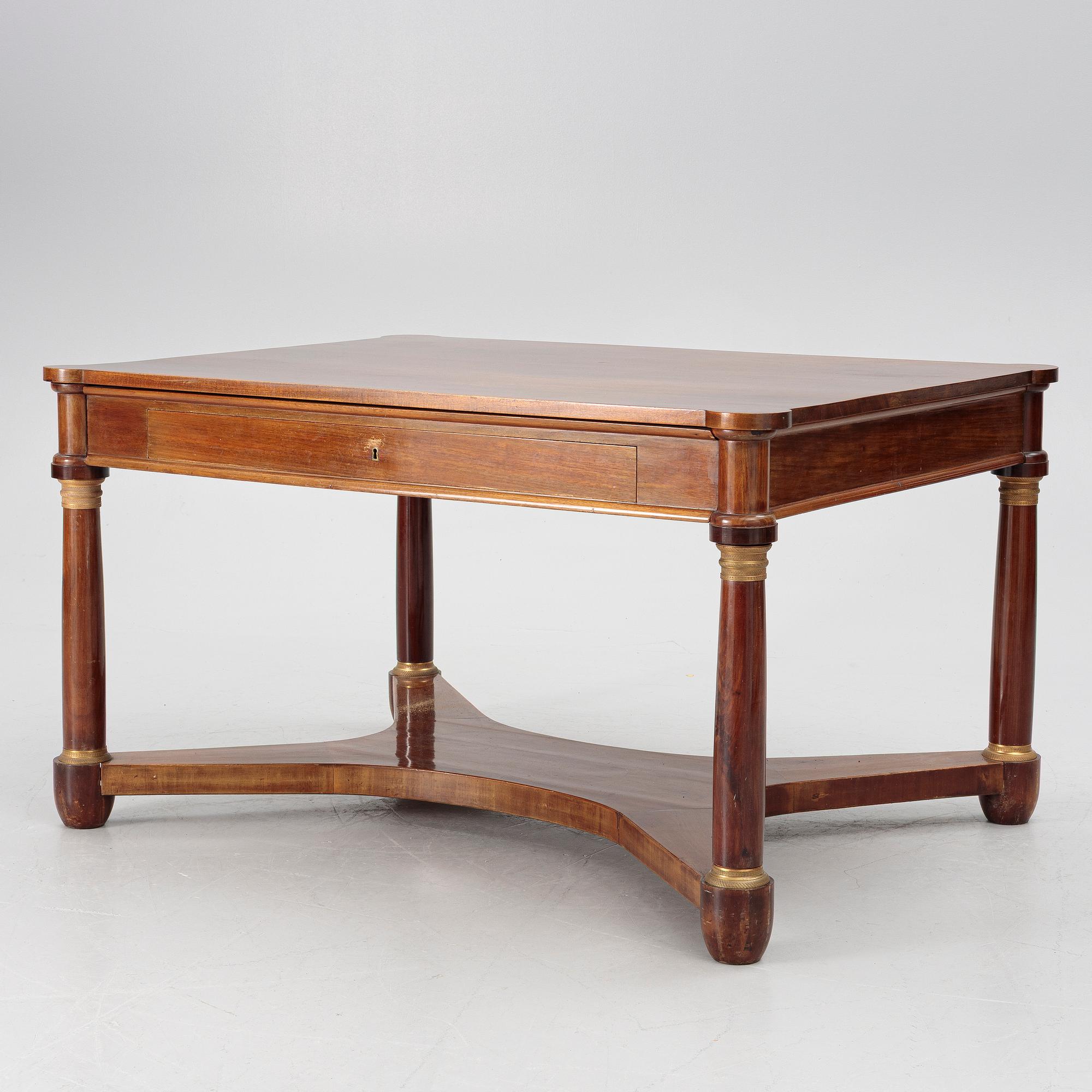 Skrivbord. Empirestil, omkring 1900.