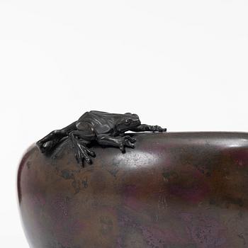 A Japanese bronze bowl / censer, Meiji (1868-1912).