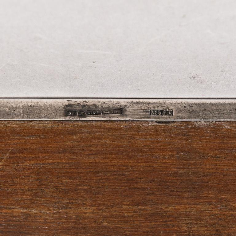 A silver cigar box, Finnish controlmark by Oskar Lindroos, Helsinki 1942.